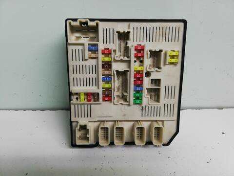 Caja Reles Fusibles Renault Megane K9K832 BERLINA III BERLINA 5P