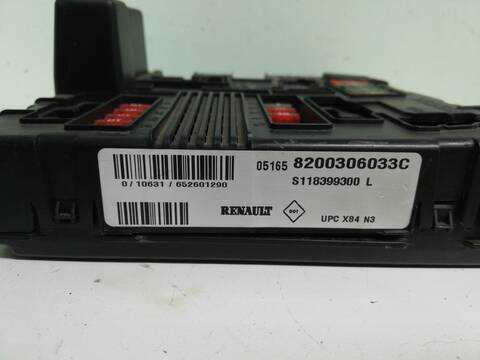 Foto 2ª: Caja Reles Fusibles Renault Megane F9Q800 BERLINA II BERLINA 3P (2005)