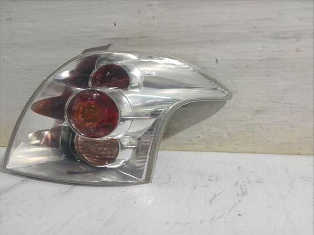 Foto 2ª: Piloto Trasero Derecho Toyota Corolla 2.2 D-4D AUR10_) 177CV [2AD-FHV] (2004)