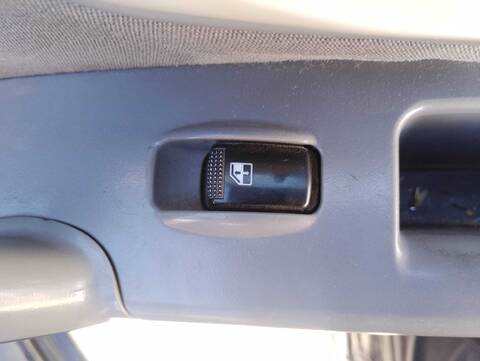 Foto 2ª: Botonera Elevalunas Kia Sorento 2.5 CRDI ACTIVE 170CV 125KW [D4CB] (2007)
