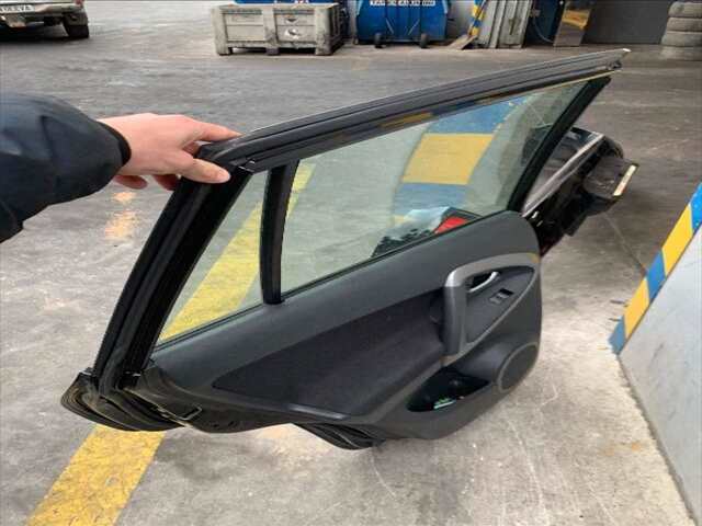 Foto 2ª: Puerta Trasera Izquierda Toyota Rav4 2.2 D4D 136-150CV [2AD-FTV] (2006)