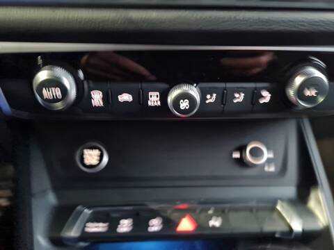 Foto 2ª: Mando Climatizador Audi Q3 35 TDI 150CV 110KW [DTSB] (2022)