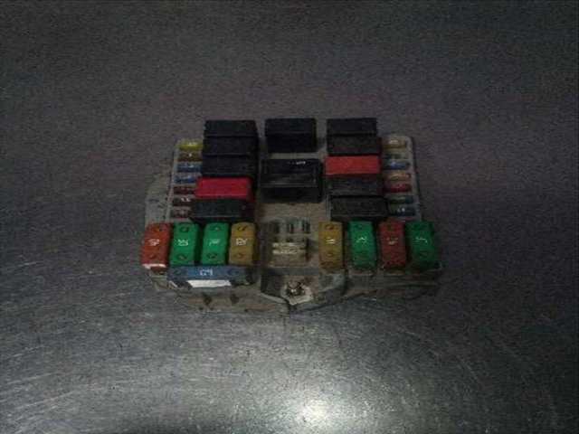 Foto 2ª: Caja Reles Fusibles Iveco Daily CAJA CERRADA 35C... BATALLA 3000L 126CV 93KW [F1AE0481V*A] (2010)