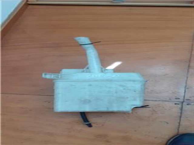 Deposito Limpiaparabrisas Toyota Corolla 2.2