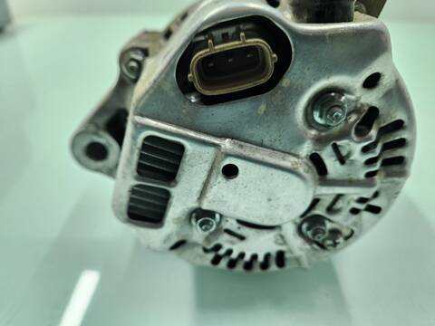 Foto 2ª: Alternador Toyota Land Cruiser TD VX 3-PTAS.) KZJ90) 125CV 92KW [1KZTE] (1997)