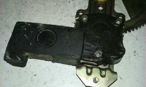 Foto 2ª: Elevalunas Eléctrico Delantero Derecho Peugeot 205 BERLINA 116CV 85KW (1983)