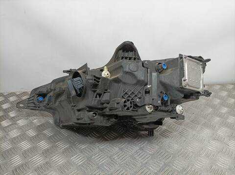 Foto 3ª: Faro Derecho Volvo V60 BASIS 150CV 110KW FAMILIAR [D4204T16] (2019)