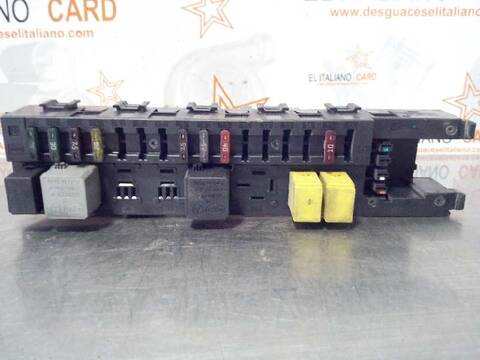 Foto 3ª: Caja Reles Fusibles Mercedes Clase C 160 220 CDI 203.006) BERLINA 143CV 105KW [611962] (2005)