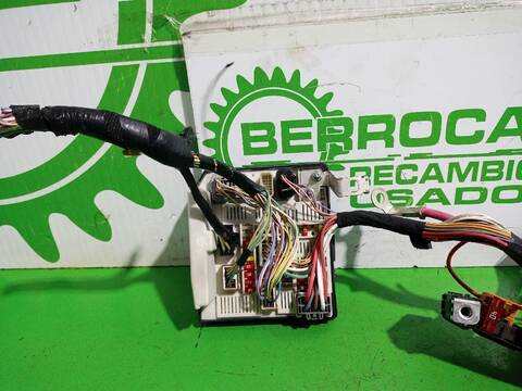 Foto 2ª: Caja Reles Fusibles Renault Megane CONFORT AUTHENTIQUE 112CV [K4M] (2003)