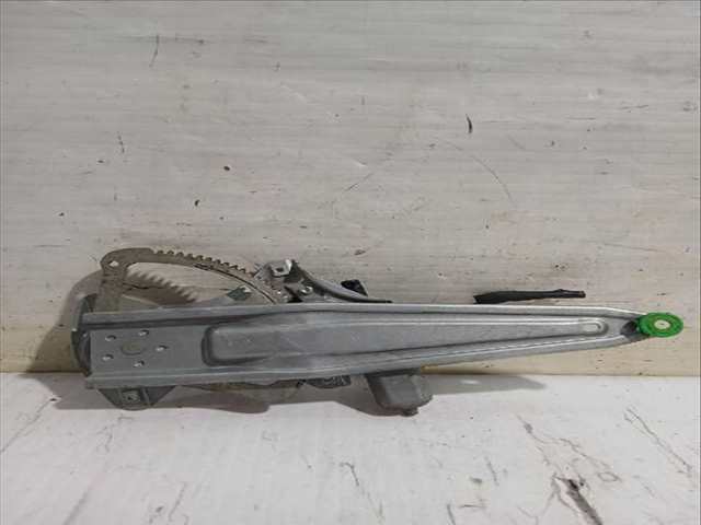 Foto 3ª: Elevalunas Manual Trasero Derecho Toyota Auris 1.33 DUAL-VVTI NRE150_) 101CV [1NR-FE] (2006)