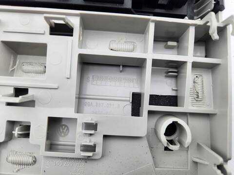 Foto 4ª: Luz Interior Volkswagen T-Cross LIFE 116CV 85KW [DKRF] (2020)