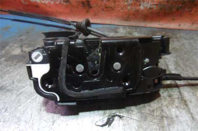 Foto 3ª: Cerradura Puerta Trasera Izquierda Volkswagen Golf 1.6 TDI [CAYC]
