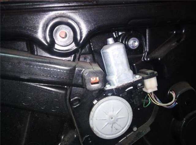 Foto 2ª: Elevalunas Eléctrico Delantero Izquierdo Nissan X-Trail 2.0 DCI (T31)(03.2007-_) [M9R]
