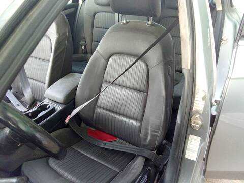 Cinturón Delantero Derecho Audi A4 2.7 TDI 190CV 140KW