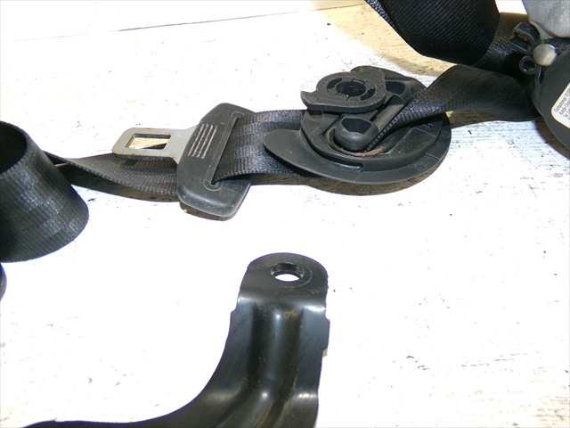 Foto 3ª: Cinturón Delantero Derecho Volkswagen Golf 1.9 TDI MODELO PLUS 2004-2009 [BKC] (2005)