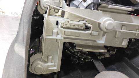 Foto 4ª: Piloto Trasero Izquierdo Volkswagen Golf ADVANCE 105CV 77KW [CAYC] (2010)