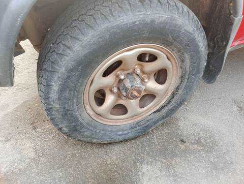 Foto 2ª: Juego LLantas Nissan Terrano SLX 3-PTAS.) 101CV 74KW [TD27 TURBO] (1994)