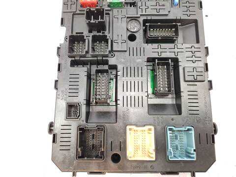 Foto 3ª: Caja Reles Fusibles Peugeot 308 1.4 16V 98CV 72KW [8FR (EP3)] (2010)