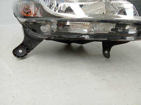Foto 3ª: Faro Derecho Dacia Sandero TCE 90 B8M1 B8MA) 90CV 66KW [H4B 400,H4B 412,H4B 411,H4B 410,H4B 408] (2015)