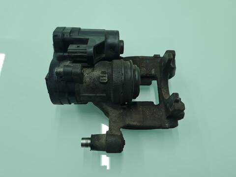 Foto 3ª: Pedal Embrague Volkswagen Passat ADVANCE BMT 120CV 88KW [DCX] (2015)