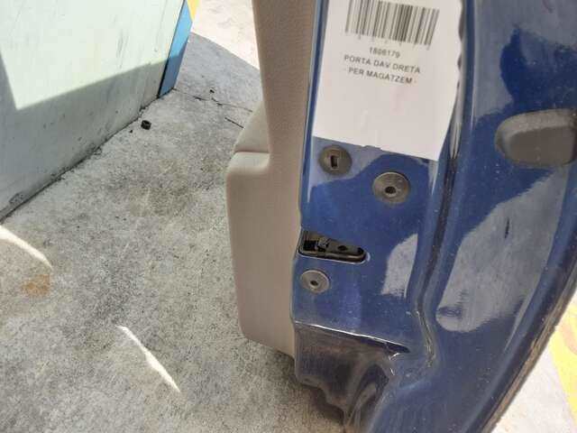Foto 3ª: Puerta Delantera Derecha Volkswagen Golf 1.6 TDI 105CV 0CV [CAYC] (2010)