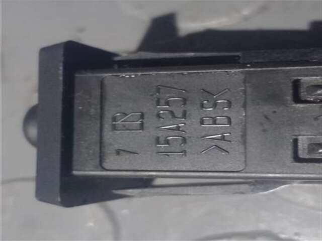 Foto 3ª: Mando Multifuncion Toyota Prius HÍBRIDO BASIS [HÍBRIDO 57 KW ( 1.5 LTR. - 57 CAT)] [1NZ-FXE]