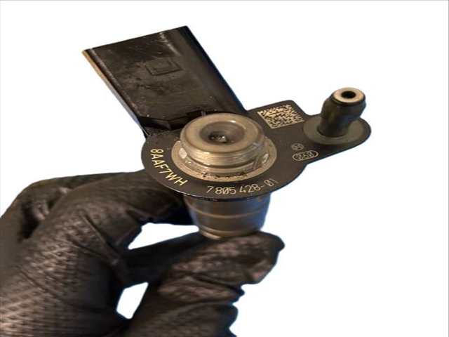 Foto 2ª: Inyectores Bmw Serie 1 120 120D 177 CV 130KW [N47D20C] (2009)