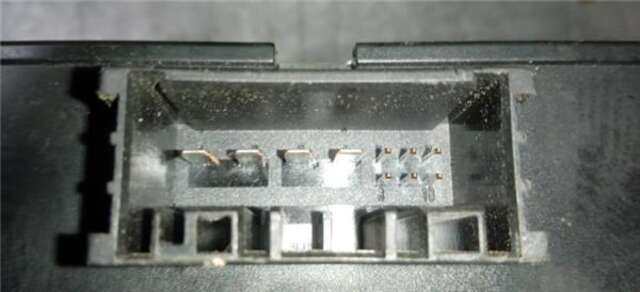 Foto 3ª: Centralita Motor ECU Bmw Serie 1 114 2.0 118D [2.0 LTR. - 105 KW TURBODIESEL CAT] [N47 D20 C]