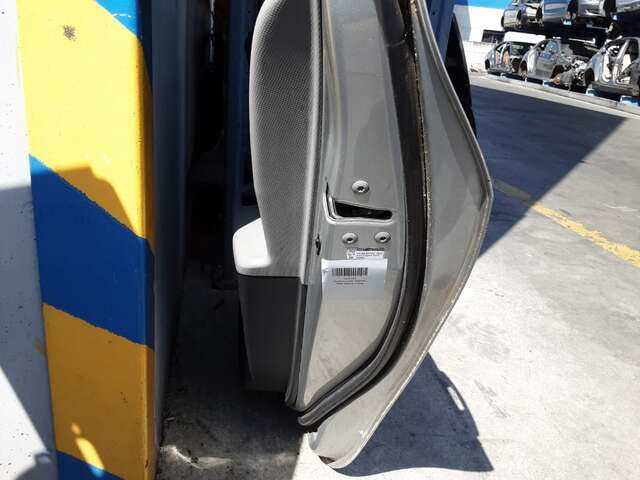 Foto 2ª: Puerta Trasera Derecha Toyota Yaris 1.4 D4D 90CV [1ND-TV] (2007)