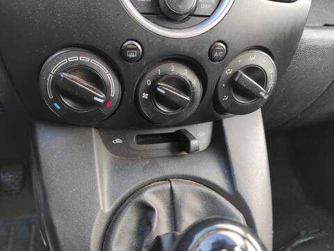 Mando Calefacción A. A. Mazda 2 ZJ BERLINA
