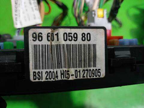 Foto 3ª: Caja Reles Fusibles Peugeot 307 1.6 16V HDI BERLINA 90CV 66KW [9HVDV6ATED4] (2005)