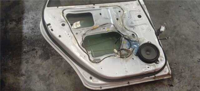 Foto 3ª: Puerta Trasera Izquierda Toyota Prius 1.8 ADVANCE [1.8 LTR. - 73 KW 16V CAT (HÍBRIDO)] [2ZR]