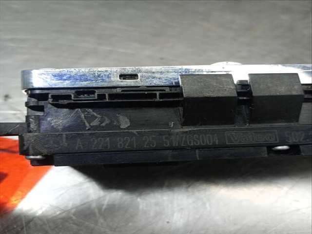 Foto 3ª: Botonera Elevalunas Mercedes Clase S 220 500 221.071) BERLINA 388CV 285KW [M273961] (2006)