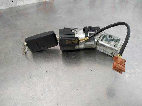 Foto 3ª: Antirrobo Peugeot 207 CONFORT 68CV 50KW [8HR O 8H01] (2011)