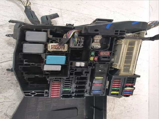 Foto 2ª: Caja Reles Fusibles Toyota Auris 1.6 ZRE151_) 124CV [1ZR-FE] (2006)