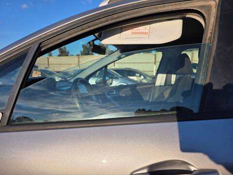 Luna Delantera Izquierda Peugeot 2008 HMZ