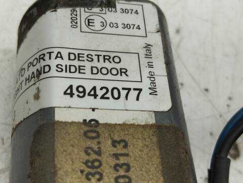 Foto 4ª: Elevalunas Manual Trasero Derecho Renault Laguna 140CV 103KW (2003)