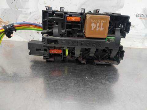 Foto 3ª: Caja Reles Fusibles Peugeot Rifter ACTIVE NAV STANDARD 131CV 96KW [YH01] (2022)