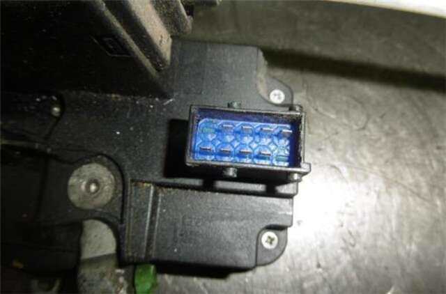 Foto 3ª: Cerradura Puerta Delantera Izquierda Opel Meriva 1.7 BLUE LINE [1.7 LTR. - 55 KW 16V DTI CAT (Y 17 DT - LR6)]