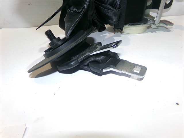 Foto 3ª: Cinturón Trasero Central Peugeot 5008 2.0 HDI 2009-2013 [RH02] (2012)
