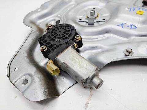 Foto 3ª: Elevalunas Manual Trasero Derecho Kia Cerato 2.0 TD CAT 112CV 83KW [D4EA] (2005)