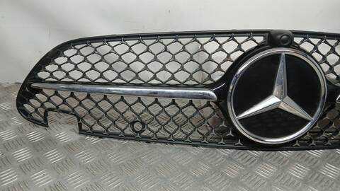 Foto 2ª: Rejilla Delantera Mercedes Clase C 160 C 300 DE 206.208) 197CV 145KW [654820] (2024)