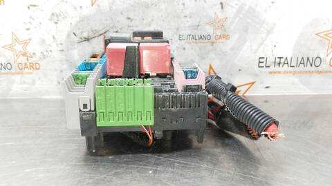 Foto 3ª: Caja Reles Fusibles Mercedes Clase E 180 E 220 D 213.004) 194CV 143KW [654920] (2017)