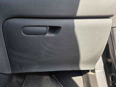 Guantera Citroen C4 BHY BERLINA