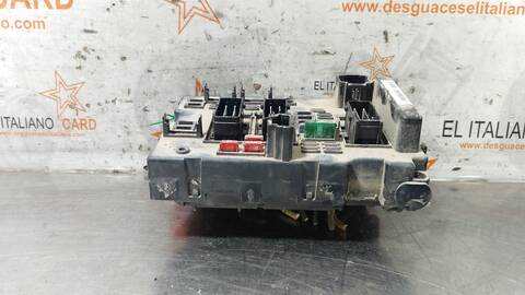 Foto 2ª: Caja Reles Fusibles Peugeot 307 XR 90CV 66KW [D-RHY]