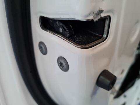 Cerradura Puerta Delantera Izquierda Toyota Yaris 1.5 HYBRID MXPH11) 92CV 68KW