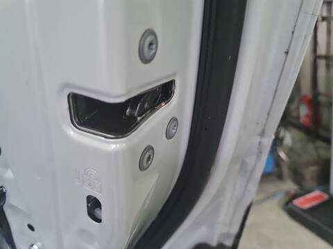 Cerradura Puerta Trasera Derecha Toyota Yaris MXPJ1) 1.5 HYBRID 92CV