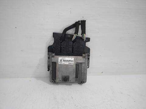 Centralita Motor ECU Renault Trafic L1H1 2 7T 95CV