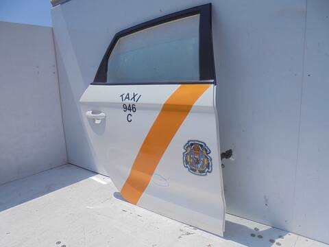 Foto 3ª: Puerta Trasera Derecha Kia Carens BASIC 116CV 85KW [D4FD] (2016)