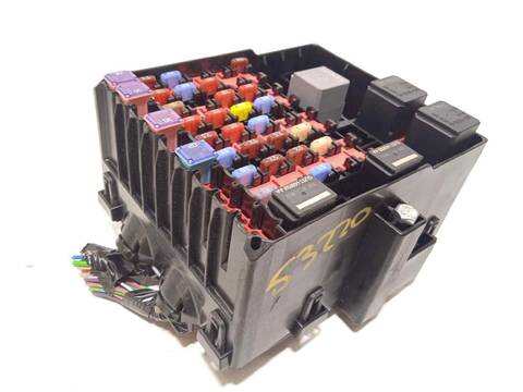 Foto 2ª: Caja Reles Fusibles Ford Transit TREND 100CV 74KW [XXCA] (2020)